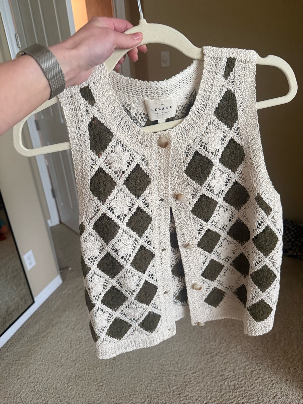 Sezane Ron Top Ecru Kaki
Sleeveless Crochet Vest in Cream & Olive - Picture 4 of 5